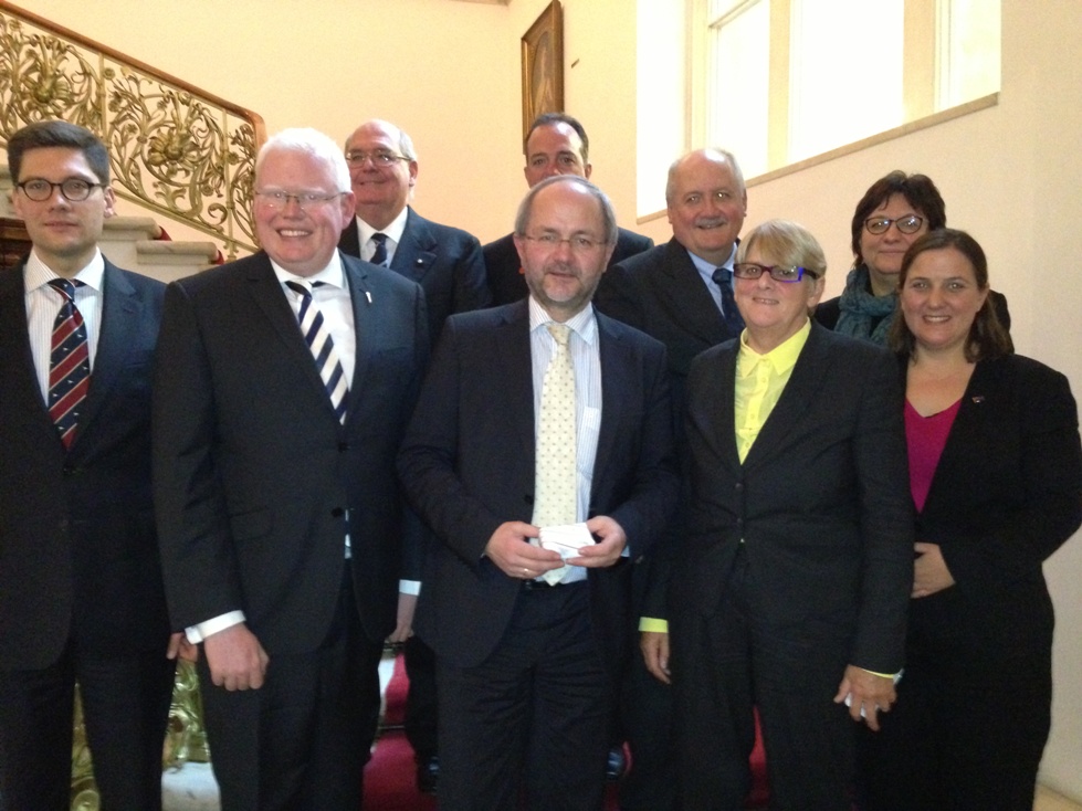 War heute Gastgeber eines Treffen mit Abgeordneten aus Australien unter Leitung von Jenny Gardiner. Gutes Gespräch und viel Interesse an unserer Energiepolitik.